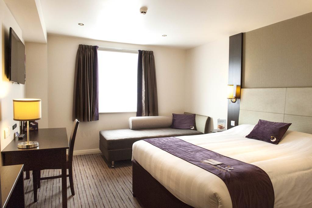 Premier Inn Дънфърмлин Екстериор снимка