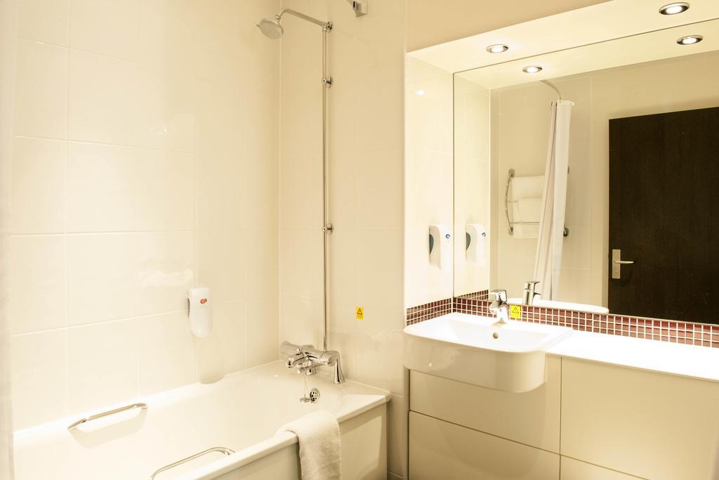 Premier Inn Дънфърмлин Екстериор снимка