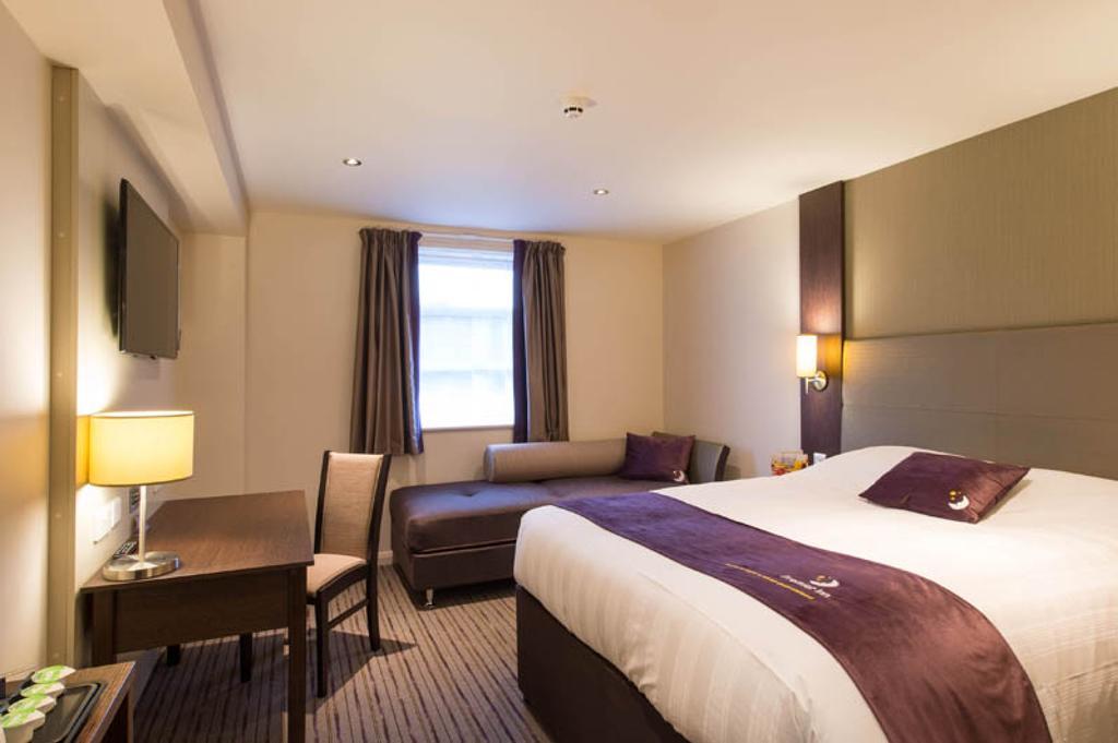 Premier Inn Дънфърмлин Стая снимка