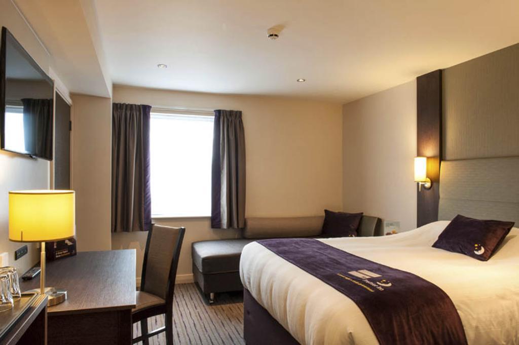 Premier Inn Дънфърмлин Стая снимка