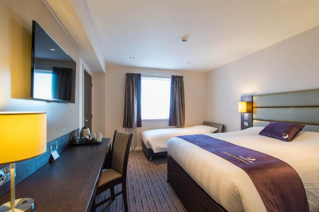 Premier Inn Дънфърмлин Стая снимка