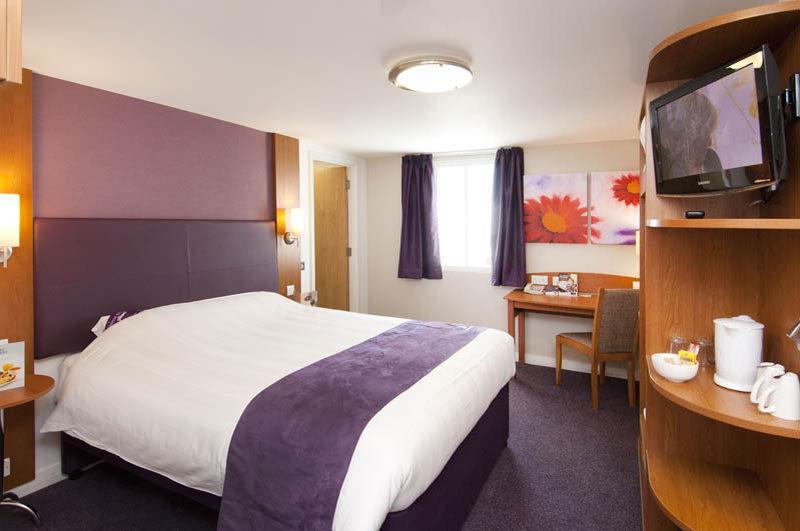 Premier Inn Дънфърмлин Екстериор снимка