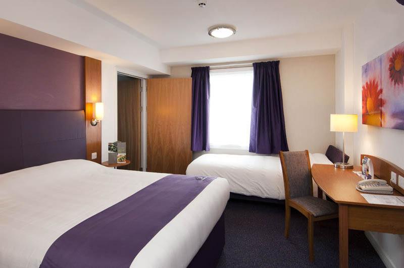 Premier Inn Дънфърмлин Екстериор снимка
